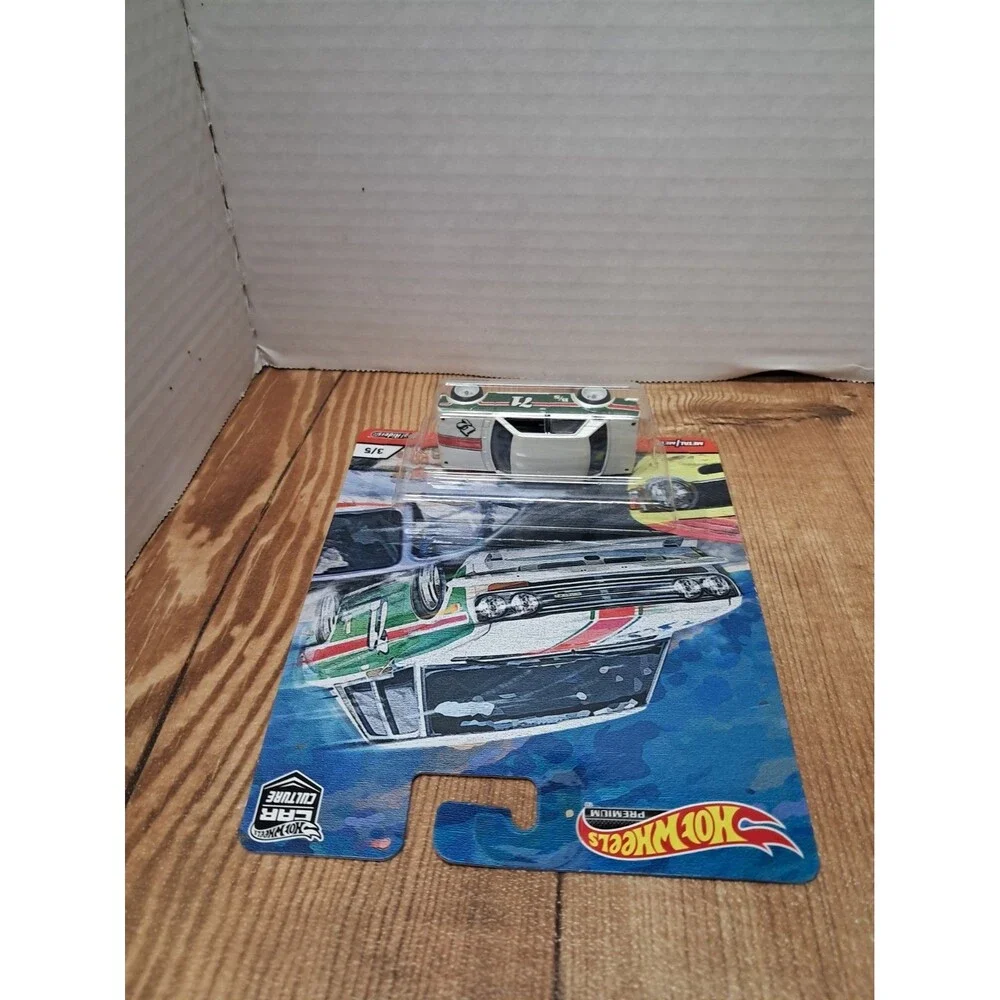 Hot Wheels Premium Car Culture '71 Datsun 510 - White/Green 2019